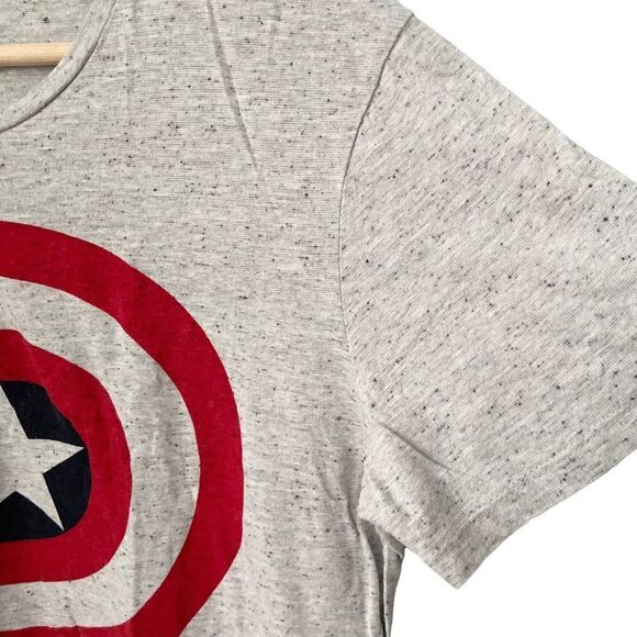 Marvel Comics Captain America Grey Tee in Junior Size Medium - Picture 4 of 5